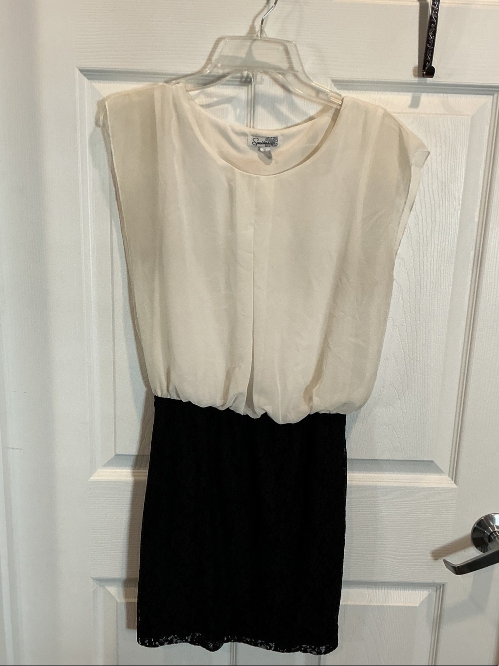 Speechless Two-Tone Cream and Black Cap-Sleeve Dress